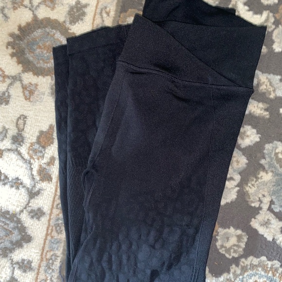 Victoria's Secret Pants - Victoria’s Secret Leopard Print Athletic Leggings